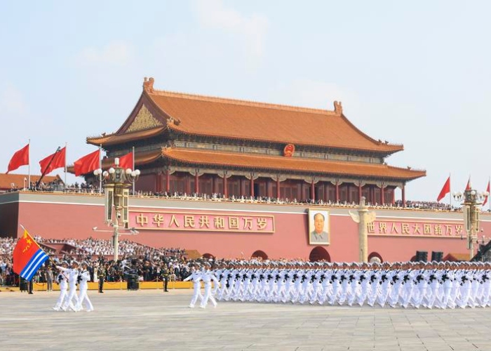12 mil soldados marchando al paso, sistemas de armas ultramodernos y, por encima de todo, el Presidente, Xi Jinping , como hombre fuerte indiscutido.