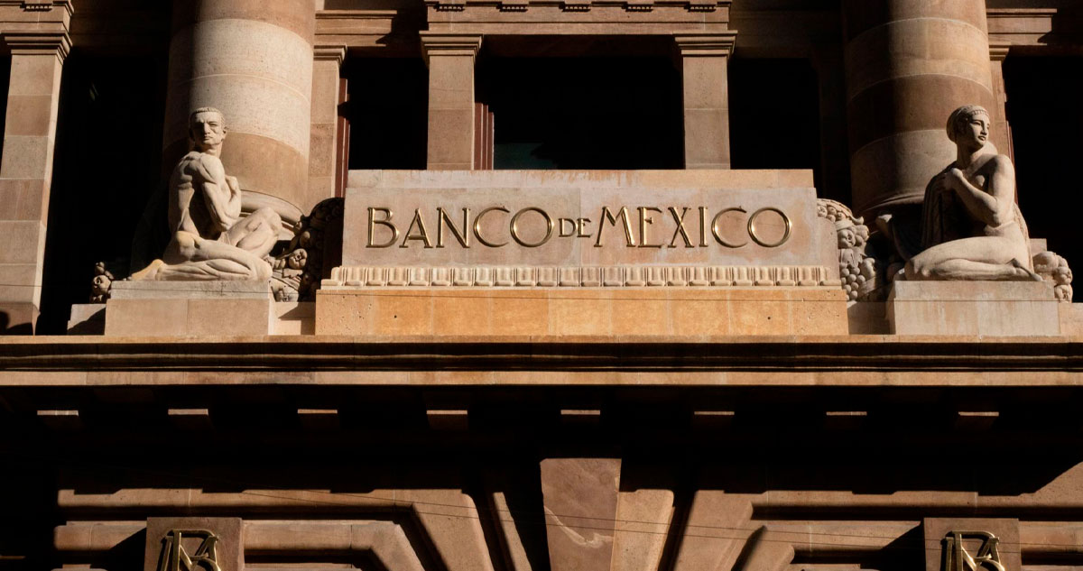 Con el objetivo de estimular la economía mexicana, el Banxico anunció una disminución de 25 puntos base a la tasa de interés interbancaria en un día.