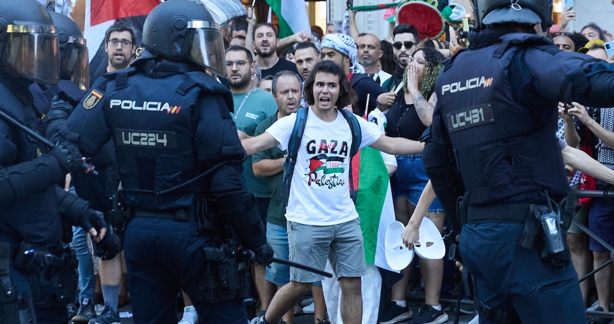 La organización de la Vuelta a España dio por cancelada la última etapa debido a las protestas propalestinas durante el recorrido previsto por Madrid.