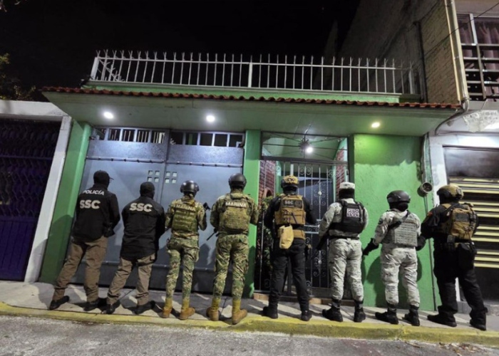 La SSC detuvo hoy por la tarde a ocho presuntos delincuentes acusados de secuestrar a una persona el pasado 26 de abril en la Alcaldía Iztapalapa. 