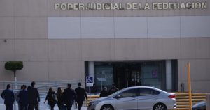 Corrupción emblemática por Muna D. Buchahin.