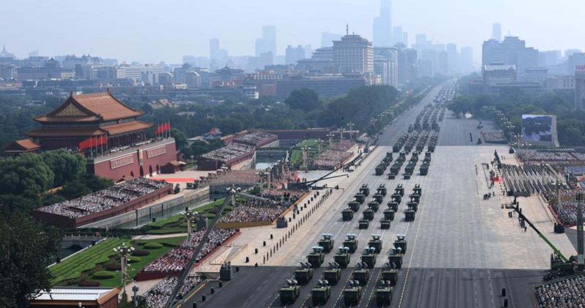 12 mil soldados marchando al paso, sistemas de armas ultramodernos y, por encima de todo, el Presidente, Xi Jinping , como hombre fuerte indiscutido.