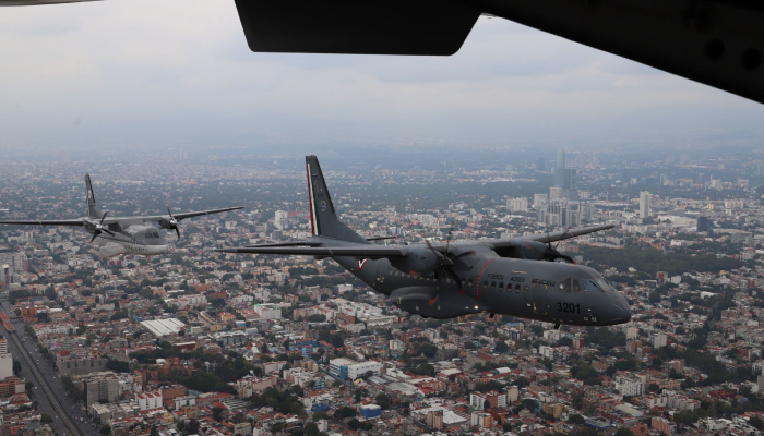 ¡Toma precauciones! AICM suspenderá vuelos durante desfile militar aéreo del martes.