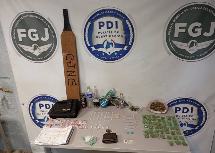 La FGJEM y la Secretaría de Seguridad , ambas del Edomex, detuvieron a ocho presuntos delincuentes acusados de cometer delitos contra la salud, entre otros. 