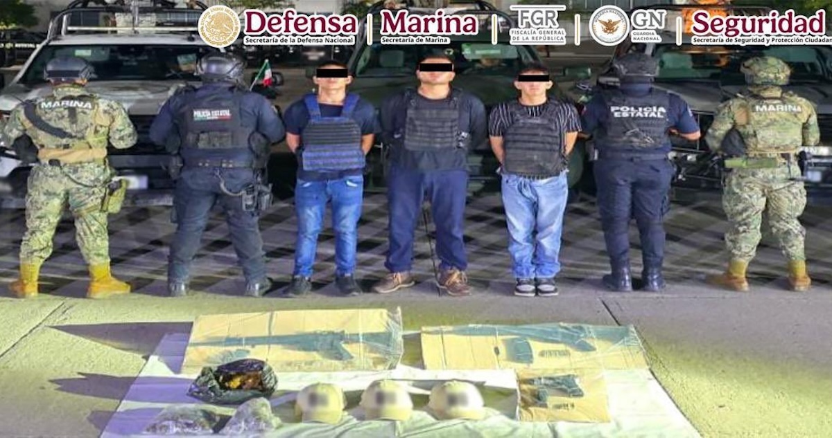 La SSPC informó que autoridades federales y estatales de Tabasco detuvieron a tres sujetos presuntamente vinculados con delitos de extorsión y cobro de piso.