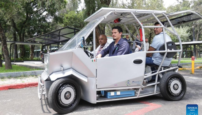 Diseñan primer vehículo que funciona con hidrógeno.