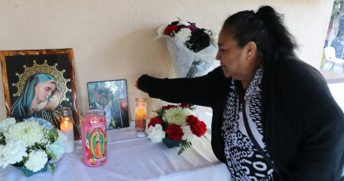 Familia llora muerte de mexicano bajo custodia del ICE.