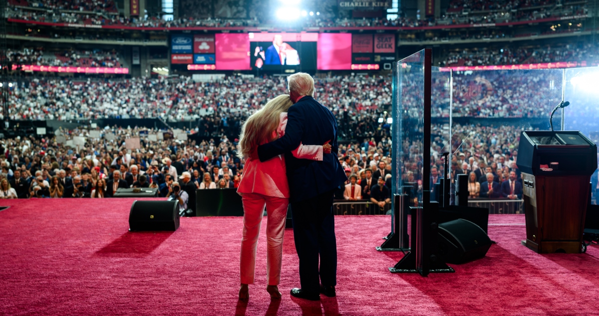 La derecha trumpista ha convertido a Charlie Kirk en una especie de pastor para nuevas generaciones más conservadoras, que recuperaron el poder del EU blanco.