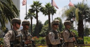 El Presidente Donald Trump ordenó desplegar todas las tropas que sean necesarias para proteger las instalaciones del ICE en Portland, Oregón, de "terroristas".