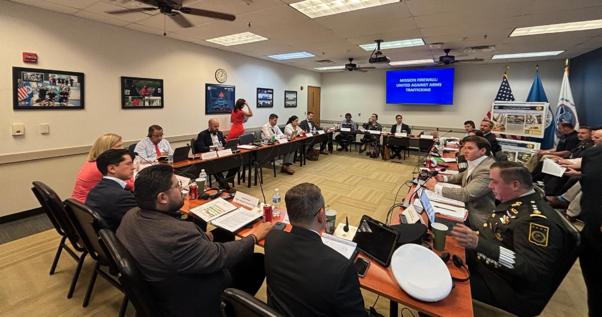 México y EU anunciaron la celebración de la reunión inaugural entre las autoridades de ambos países para combatir el tráfico ilegal de armas en la frontera.