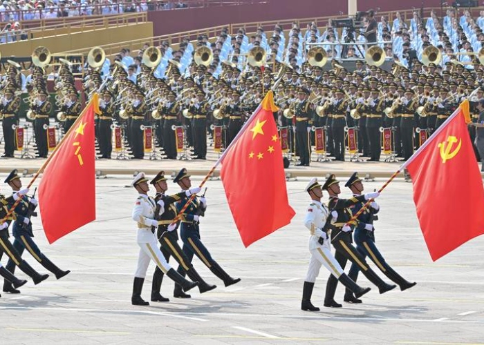 12 mil soldados marchando al paso, sistemas de armas ultramodernos y, por encima de todo, el Presidente, Xi Jinping , como hombre fuerte indiscutido.