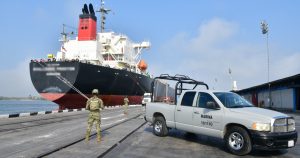 Fuerzas federales capturan a red de empresarios y funcionarios ligados al huachicol.