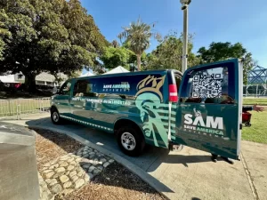 Los Ángeles cuenta con tres Camionetas de la Libertad para documentar los operativos de migración en Los Ángeles.