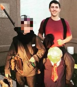 En el último Halloween, Tyler Robinson usó un disfraz de Trump.