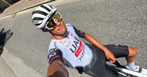 Nuevo éxito para Isaac del Toro. El mexicano se consagró en el Gran Premio Industria y Artigianato Larciano, carrera de un día celebrada en Italia.