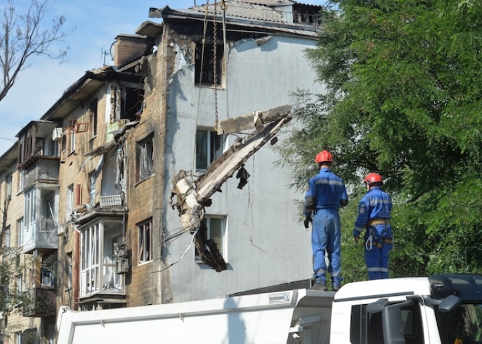 Al menos cuatro personas murieron y otras 10 resultaron heridas como consecuencia de un ataque de las Fuerzas Armadas de Rusia sobre un distrito de Kiev. 