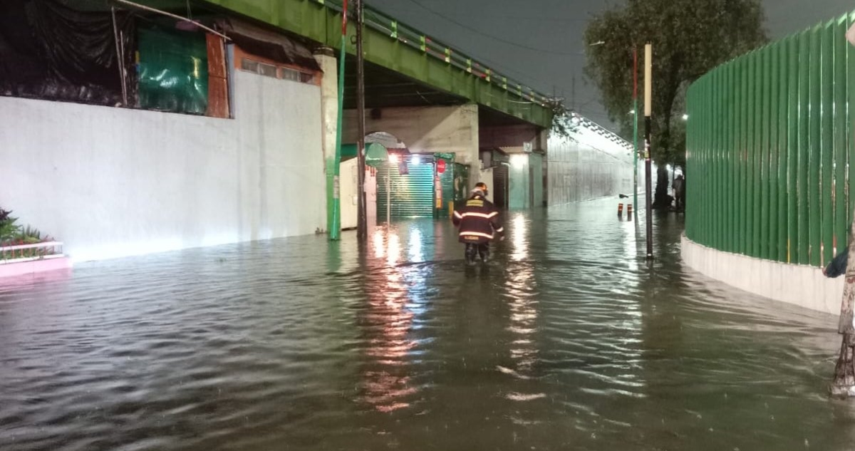 CdMx: Otra jornada de intensa lluvia deja 50 encharcamientos, 26 árboles caídos...
