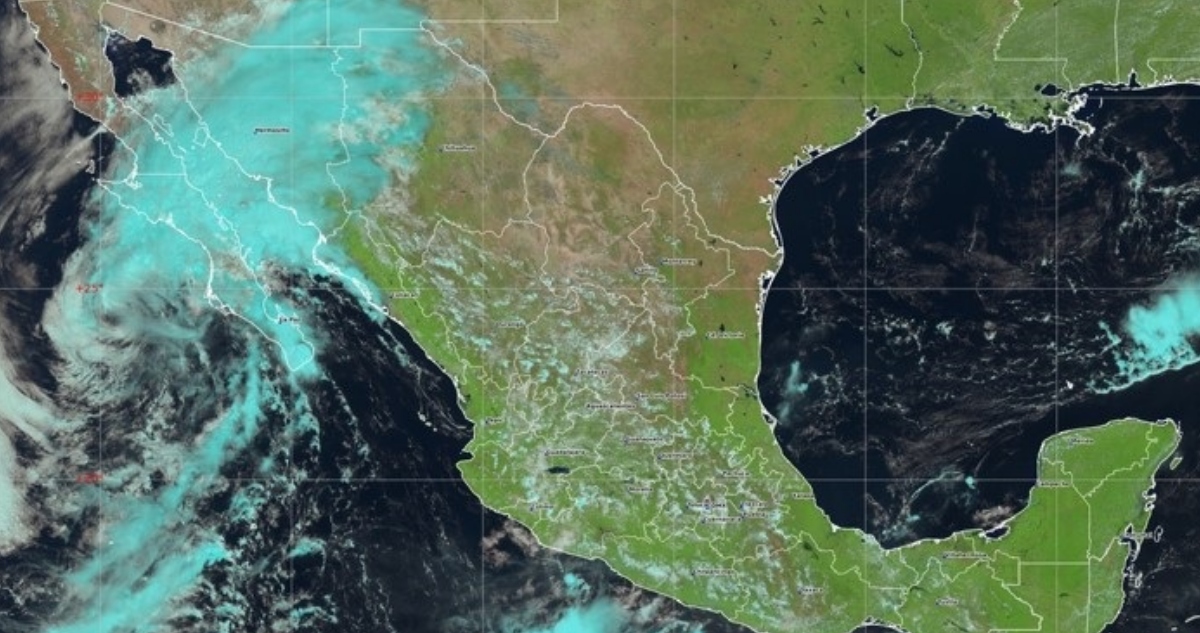 La tormenta tropical "Lorena" se debilitó frente a la costa de Baja California Sur, pero continúa provocando lluvias y vientos fuertes en la región.