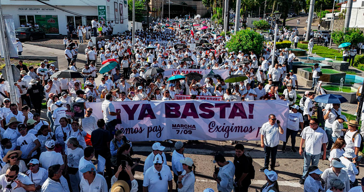 Miles de personas marcharon en Sinaloa para exigir un alto a la violencia en el estado
