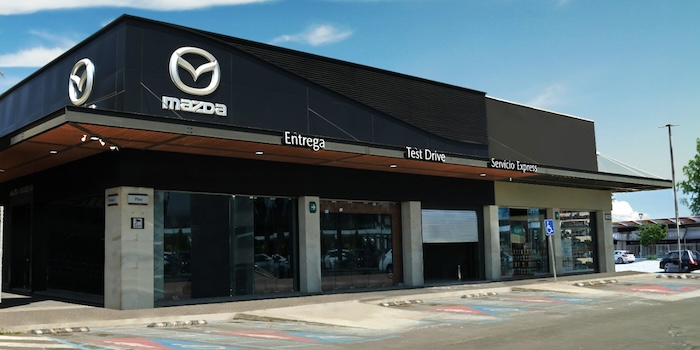 La Profeco hizo un llamado a revisión a más de mil 300 autos Mazda, modelo MX5, debido a que se encontró una falla que podría ocasionar un accidente.