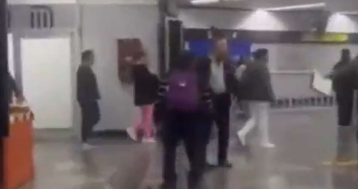 Elementos de la SSC-CdMx detuvieron a un hombre que, presuntamente, realizó disparos al exterior de la estación Centro Médico, de la Línea 9 del Metro de CdMx.