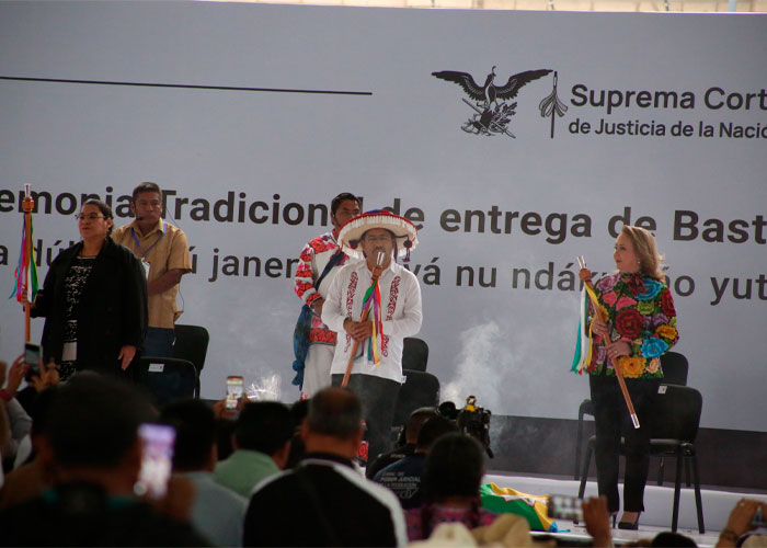 "Este cambio ya era justo", dicen indígenas al entregar bastón de mando a nueva Corte