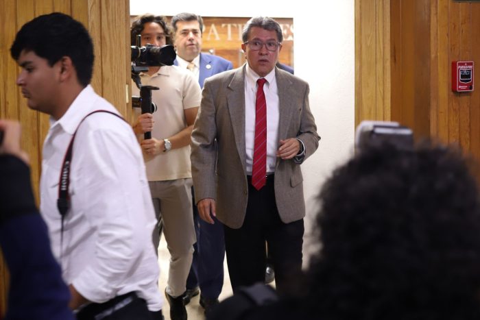 El legislador Ricardo Monreal informó que la reducción de la jornada laboral a 40 horas no se discutirá en este periodo, aunque Claudia Sheinbaum mantiene el compromiso presidencial.