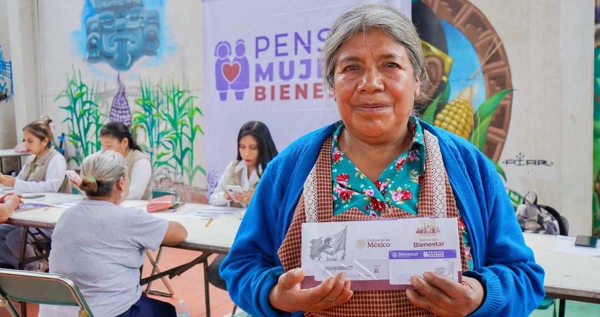 La Secretaría de Bienestar dio a conocer este lunes cómo será el proceso para la entrega de tarjetas a las nuevas beneficiarias de la Pensión Mujeres Bienestar.