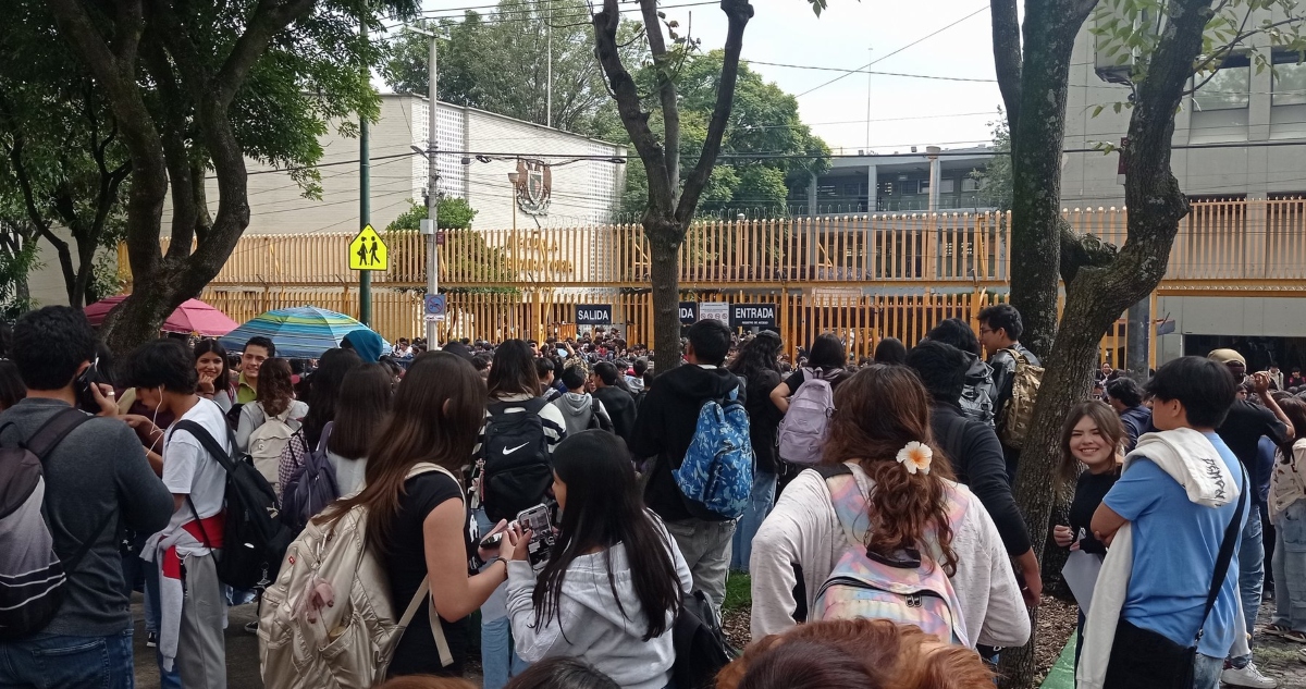 La comunidad de la Prepa 8 “Miguel E. Schulz”, de la UNAM, fue desalojada esta tarde por una alerta de bomba que resultó ser falsa.