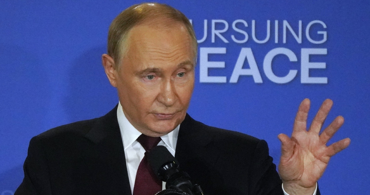 El Presidente de Rusia, Vladímir Putin, ha propuesto a su homólogo de Ucrania, Volodímir Zelenski, celebrar en Moscú la reunión bilateral que reclama.