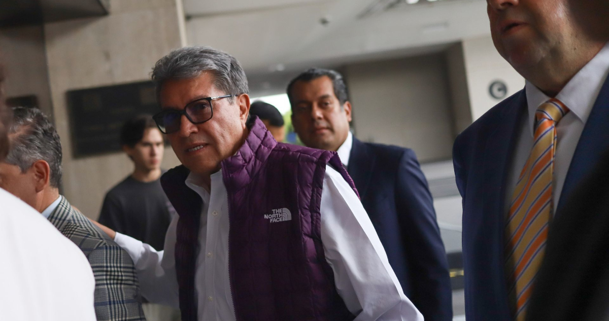 Ricardo Monreal pide a su hermano Saúl "serenarse" y no cometer suicidio político.