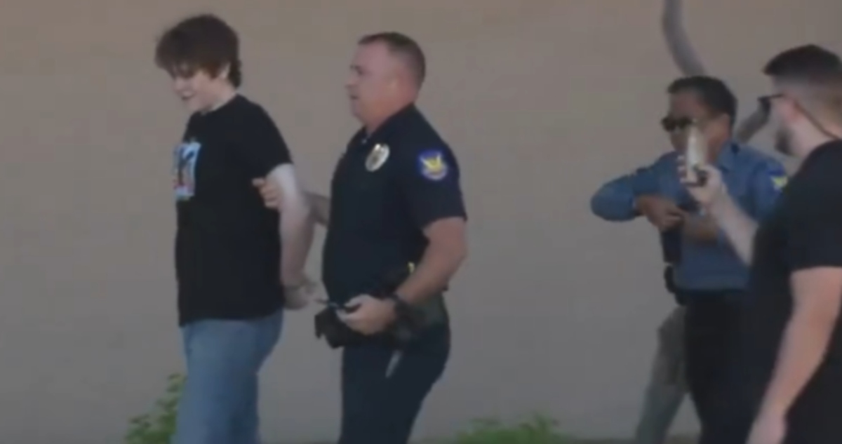 Ryder Corral fue arrestado por la policía la tarde de este domingo en Phoenix, Arizona, por atentar contra un memorial dedicado a Charlie Kirk.