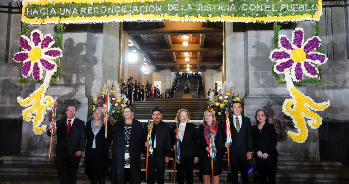 SCJN renueva imagen con bastón de mando.