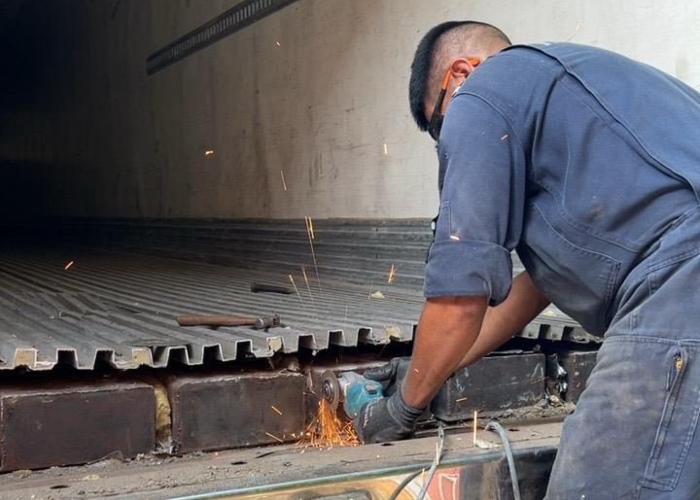 Elementos de la Semar realizaron un operativo en la terminal de Transbordadores del Puerto de Mazatlán, Sinaloa; se aseguró más de una tonelada de droga.