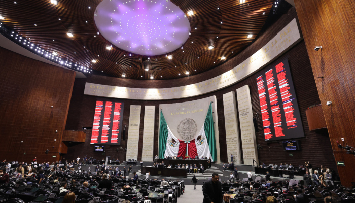 El titular de la Secretaría de Hacienda y Crédito Público (SHCP), Edgar Amador Zamora, afirmó este martes desde la Cámara de Diputados que hasta no combatir los delitos como la evasión fiscal no se subirán impuestos.