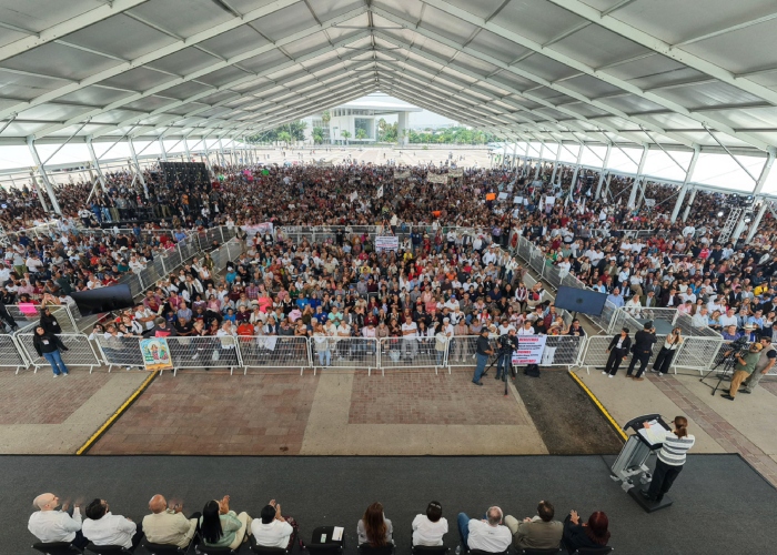 Claudia Sheinbaum informó el día de hoy que le pidió al Secretario de Estado, Marco Rubio, que reconozca a las y los mexicanos que laboran en su país.