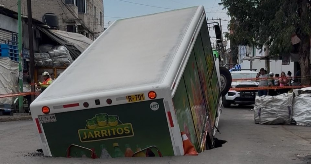 La Secretaría de Gestión Integral de Riesgos y Protección Civil informó esta tarde de la formación de un socavón en la colonia Renovación, Alcaldía Iztapalapa.