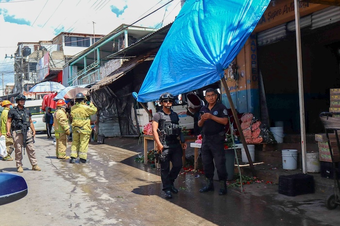 La violencia paralizó Chilpancingo por segundo día: escuelas cerraron, oficinas trabajaron a medias, se suspendió el transporte y comercios bajaron la cortina.