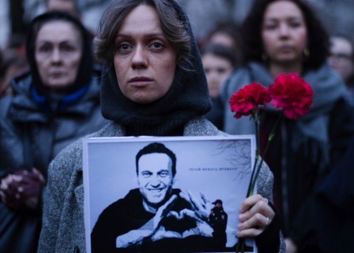 La viuda del opositor ruso Alexei Navalni, Yulia Navalnaya, denunció este miércoles que su esposo murió envenenado bajo custodia en febrero de 2024. 