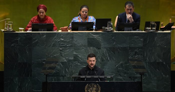 Volodímir Zelenski denunció que "nada detendrá a Putin" ahora que los drones rusos "ya sobrevuelan Europa"