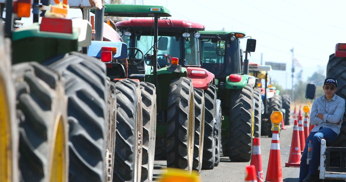 Varios grupos de campesinos lanzaron este lunes un Paro Nacional Agropecuario para exigir el aumento de los precios de garantía de varios del maíz; la Sader anunció aumentos y créditos para el sector.