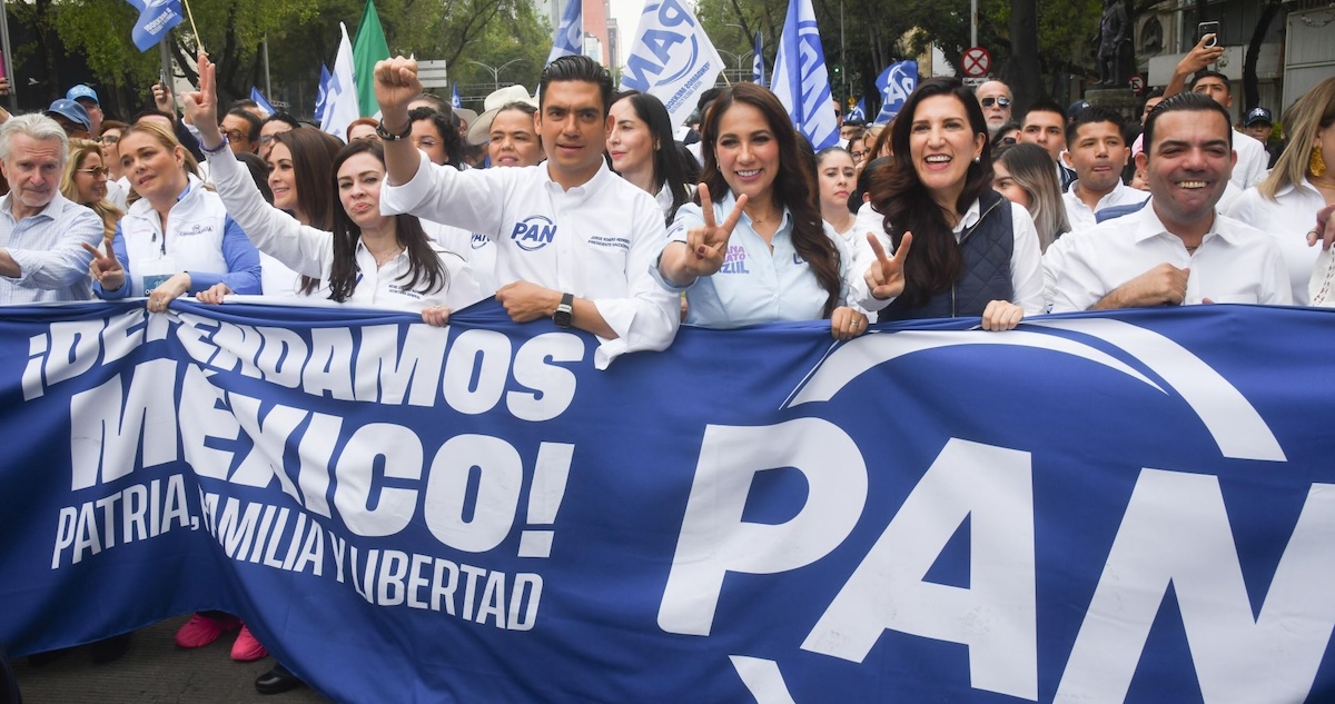 La Presidenta de Morena, Luisa María Alcalde, reveló una lista de asistentes al relanzamiento del PAN, a quienes calificó como "los impresentables de siempre".