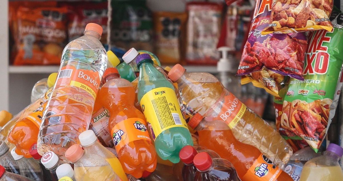 Investigaciones sugieren que los alimentos ultraprocesados podrían influir en funciones cerebrales vinculadas con comportamientos de violencia.