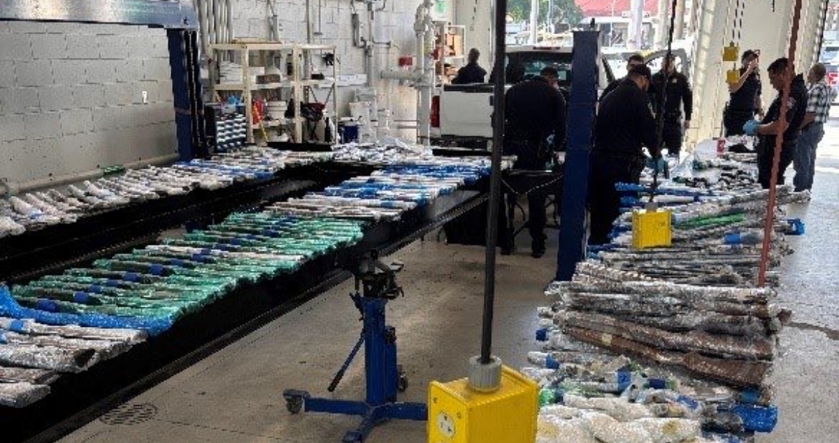 EU decomisa más de 500 armas rumbo a México.
