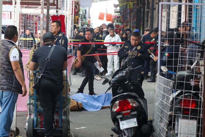 A shooting that occurred in Tepito, in the Cuauhtémoc Mayor's Office of CdMx, left three people dead and a merchant injured, the SSC confirmed.