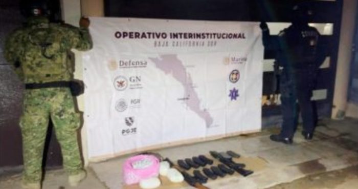 Las autoridades federales y estatales detuvieron al "Moto Ratón”, objetivo prioritario en BCS, así como el decomiso de armas, drogas y equipo táctico durante el operativo.