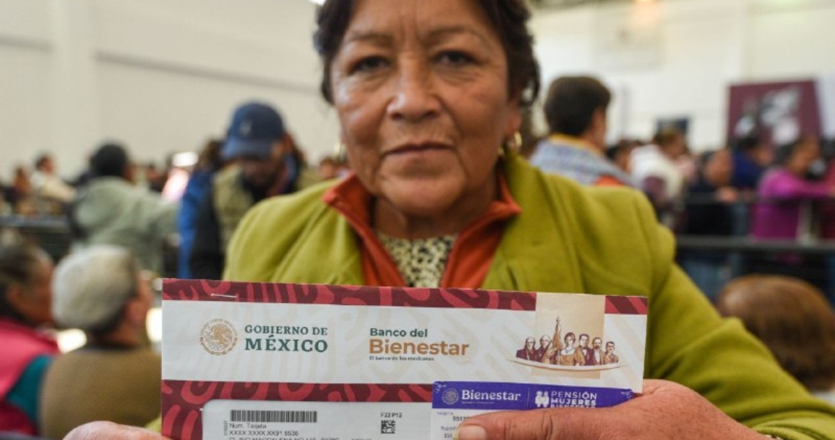 Adriana Montiel anunció que durante octubre y los primeros días de noviembre se entregarán las tarjetas del Banco del Bienestar a mujeres de 60 a 64 años.