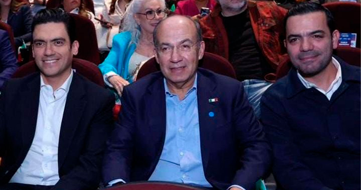 Calderón aparece con líder del PAN en informe de Zavala; analiza volver a la política