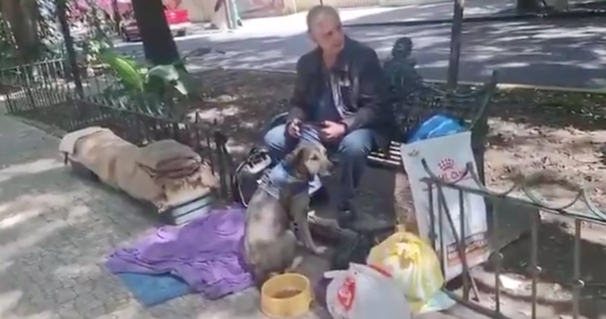 Actor Alejandro Landero en situación de calle