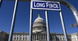 Los demócratas aumentan su división, pero no fue suficiente para que los republicanos avanzaran con un plan que reabra el Gobierno del Presidente Donald Trump.